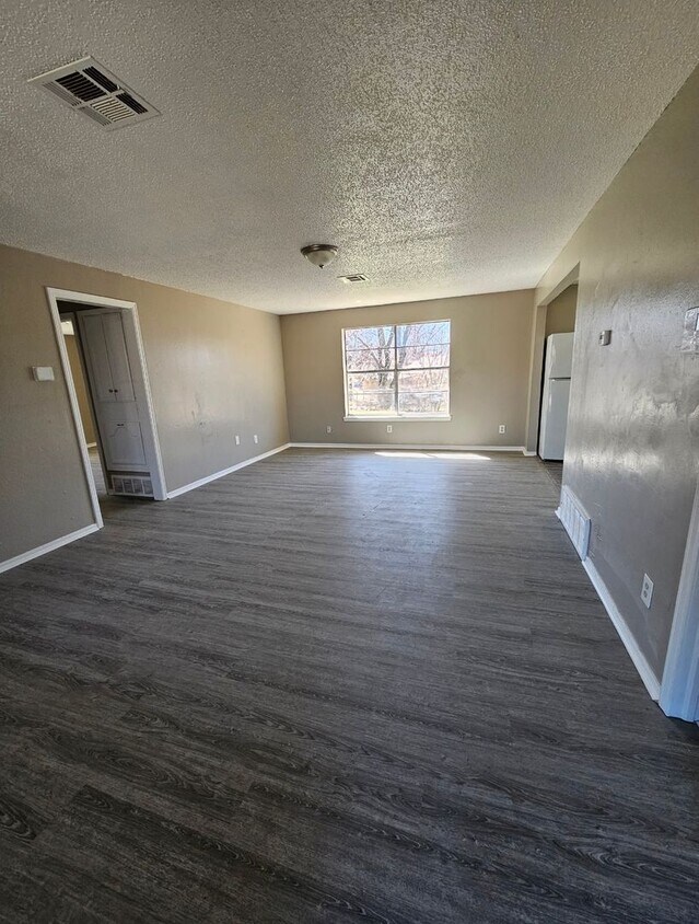 Foto principal - 4 Bedroom House Available in OKC