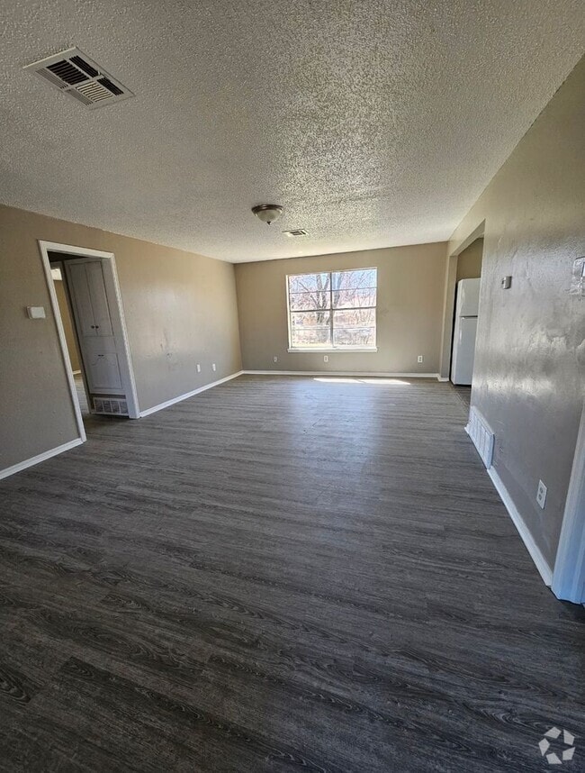 Building Photo - 3448 Parker Dr