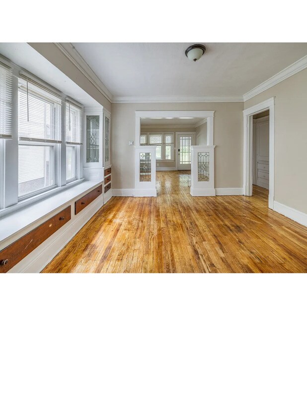 Foto del edificio - 12401 Parkhill Ave