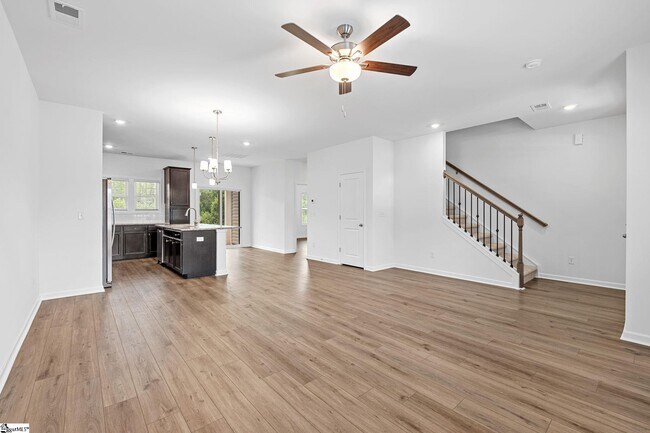 Building Photo - 520 Barbican Pl