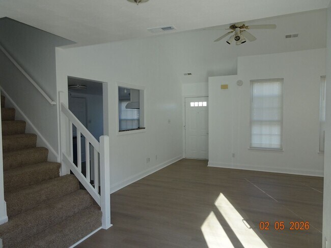 Foto del edificio - 3 Bedrooms, 2 Full Bathrooms Duplex