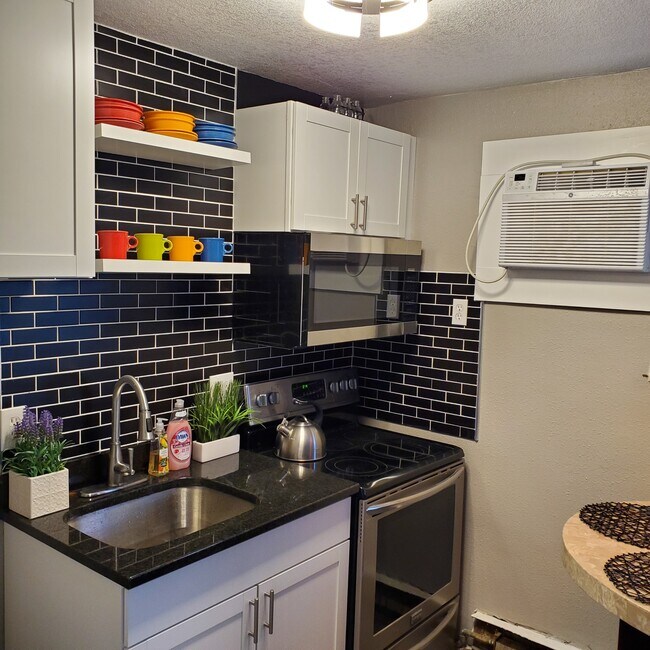 Servicio básico de las cocinas, de 2021 - 1600 Oakland Ave