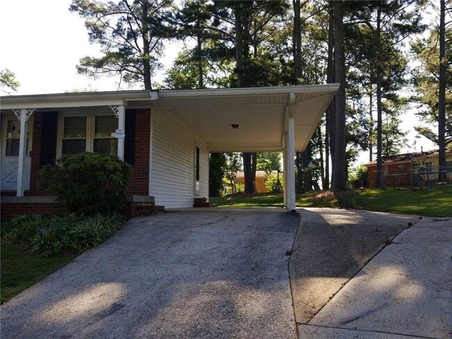 Building Photo - 2611 Gray Rd SE