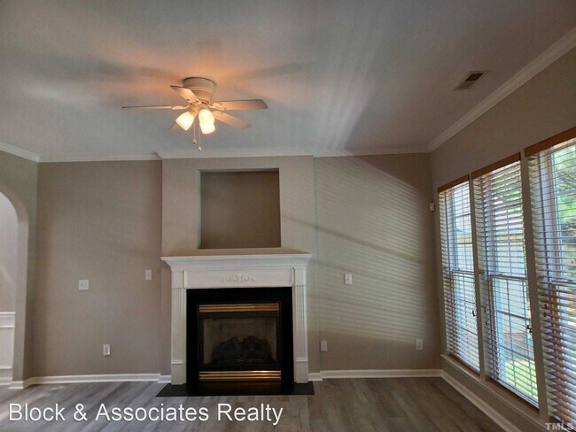 Foto del edificio - 3 br, 2.5 bath House - 5041 Delta Lake Drive