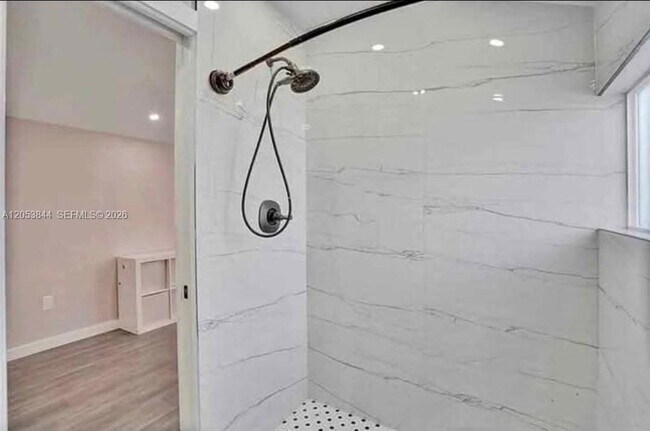 Foto del edificio - 4300 NE 12th Terrace