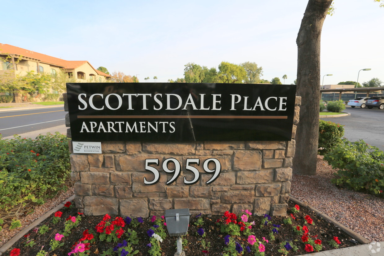 Letrero de entrada - Scottsdale Place Apartments