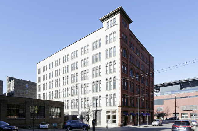 Building Photo - Elmdale Apartments