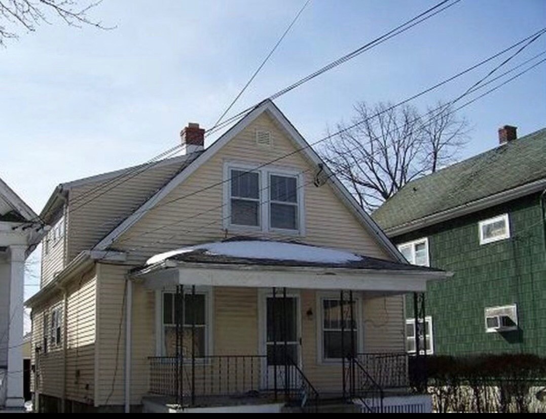 Primary Photo - 2425 Orleans Ave