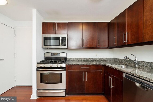 Building Photo - 219 S 18th St