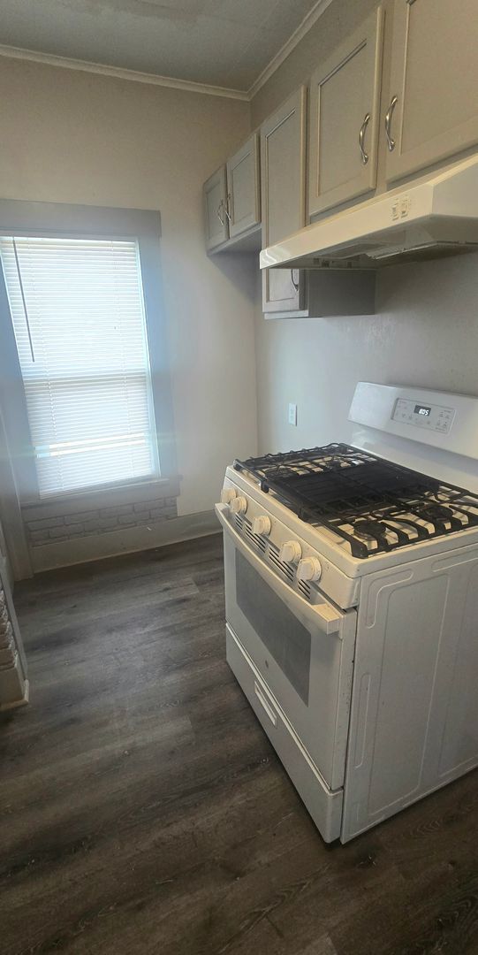 Building Photo - 3 bed, 1 bath