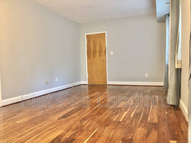 Building Photo - 1320 Fort Myer Dr