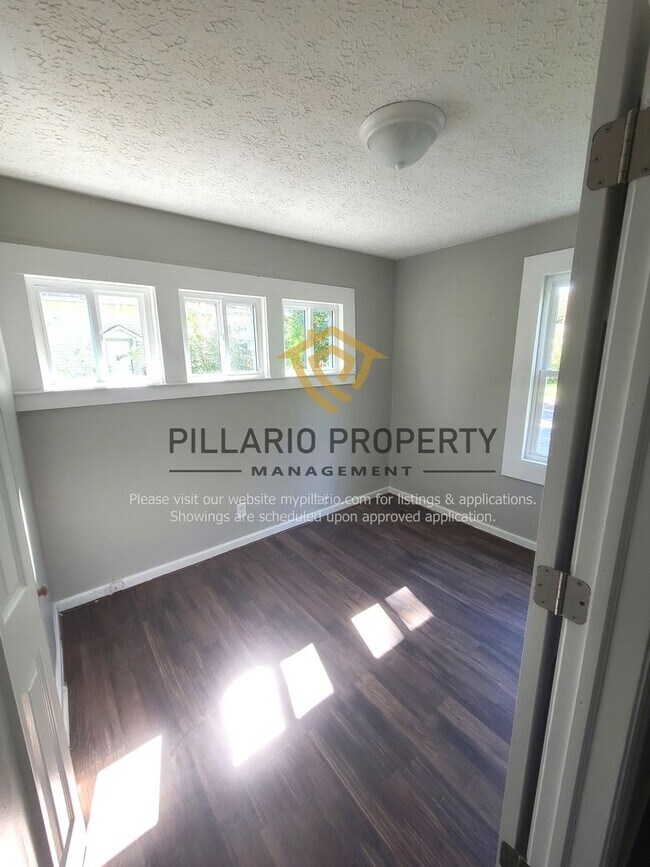 Foto del edificio - Updated 2 Bedroom 1 Bathroom near Forest M...