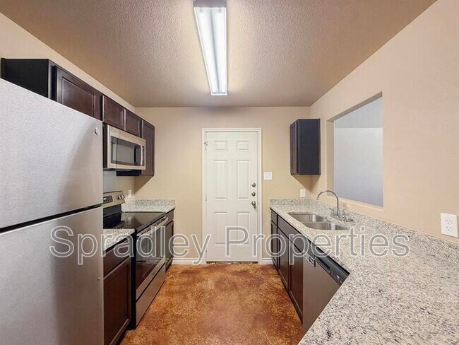 Building Photo - 1008 San Saba Ct