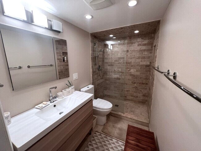 Foto del edificio - 2600 NE 1st Ln