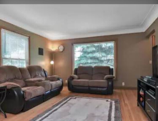 Foto del edificio - 3608 Noble Ave N