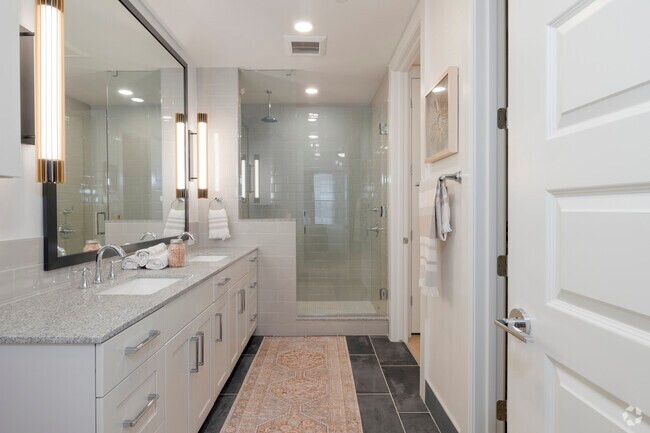 1BR, 1BA - 756SF - Bathroom - The Beverly
