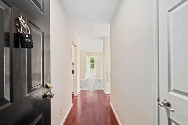 Foto del edificio - 20273 Beechwood Terrace