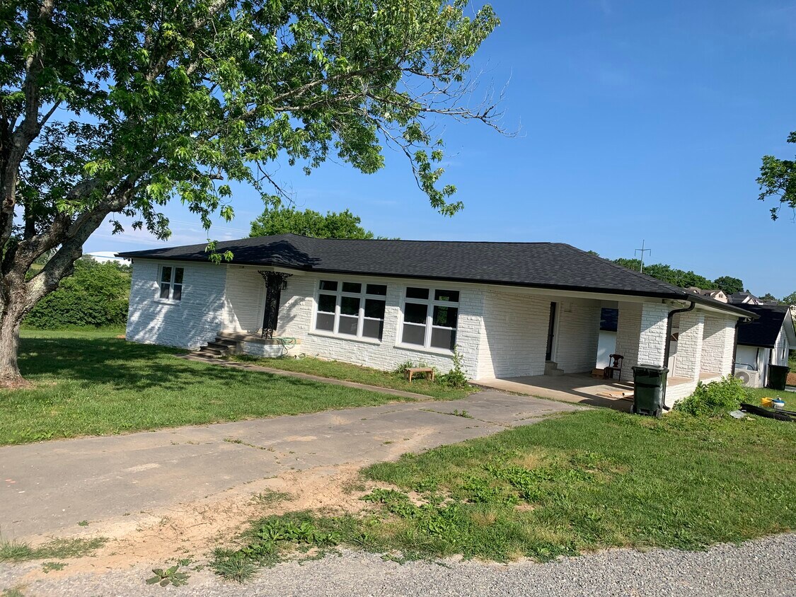 1130 Hartsville Pike, Gallatin, TN 37066 House Rental in Gallatin, TN