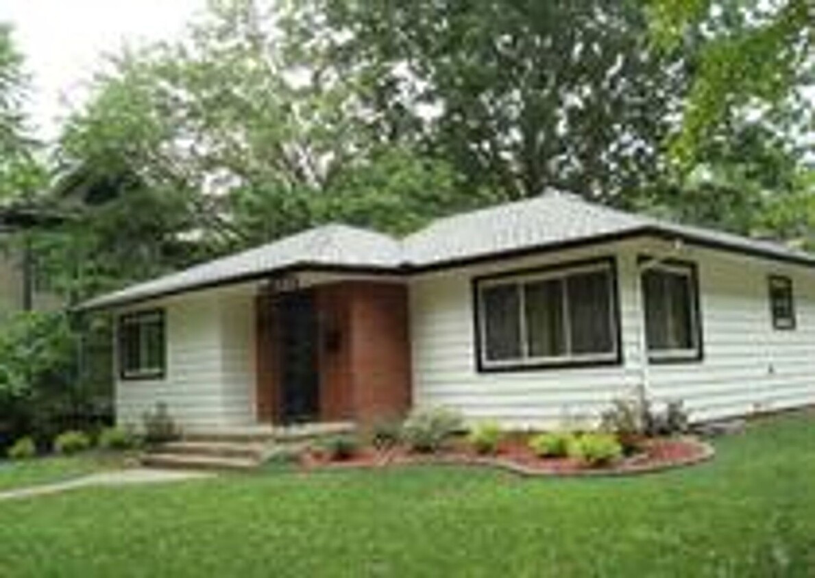 Primary Photo - 408 W High St