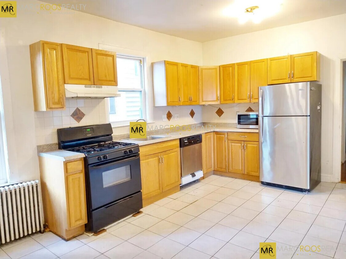 Primary Photo - 82 Fisher Ave