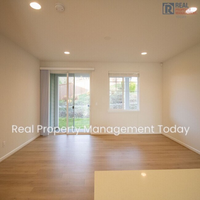 Foto del edificio - Beautiful 2 bed & 2.5 bath condo in Kent!!