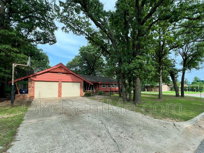 Building Photo - 2700 N Wheeler Ave