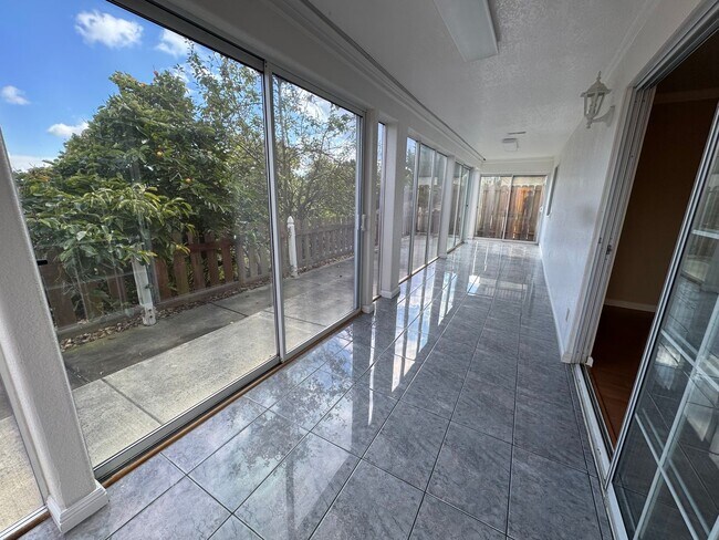 Building Photo - BEAUTIFUL SPACIOUS 4 BEDROOM HOME IN SAN F...