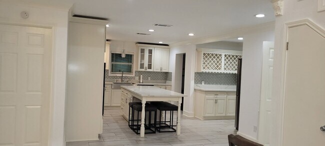 Building Photo - 8129 Lemon Tree St