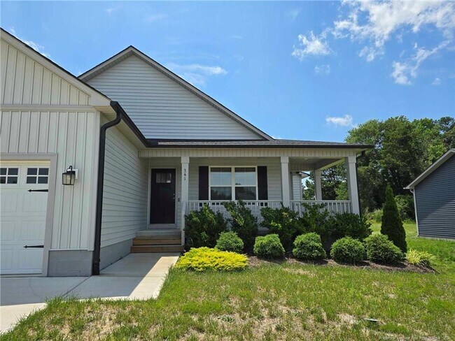 Foto del edificio - Country Living but convenient to Ft Liberty!