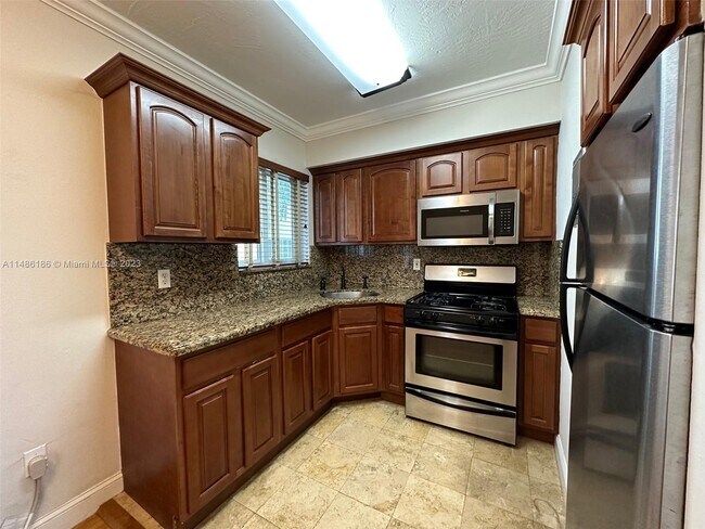 Building Photo - 35 Antilla Ave