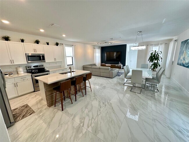 Foto del edificio - 3449 W 110th St