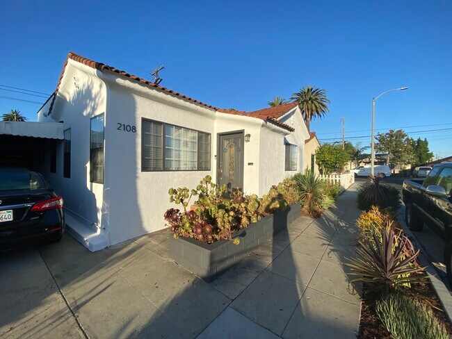 Building Photo - 2108 E Spaulding St