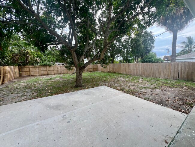 Fenced yard - 128 E Central Blvd