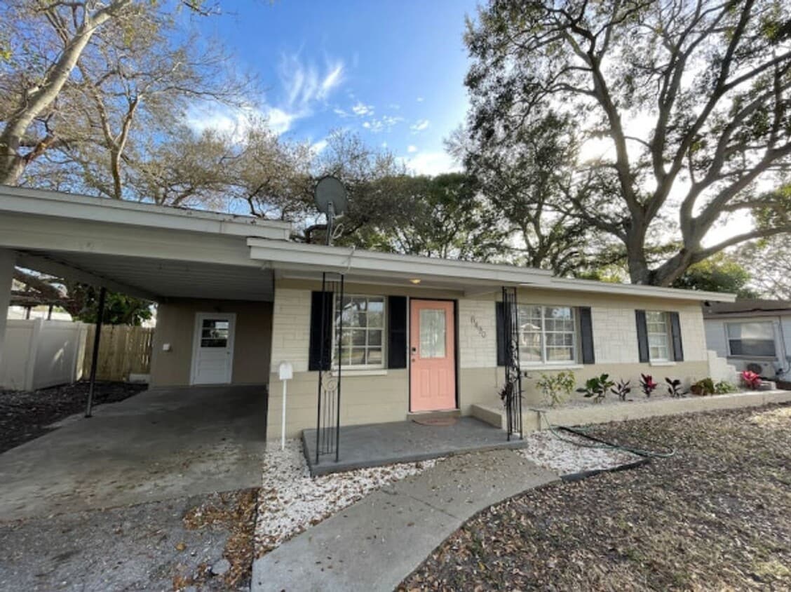 Photo - for rent - 6490 34th Ave N - St Petersburg FL