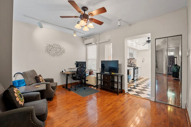 Foto del edificio - 1357 E St SE