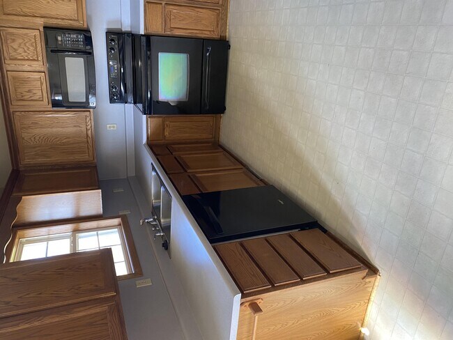 Building Photo - 809 Foxx Dr