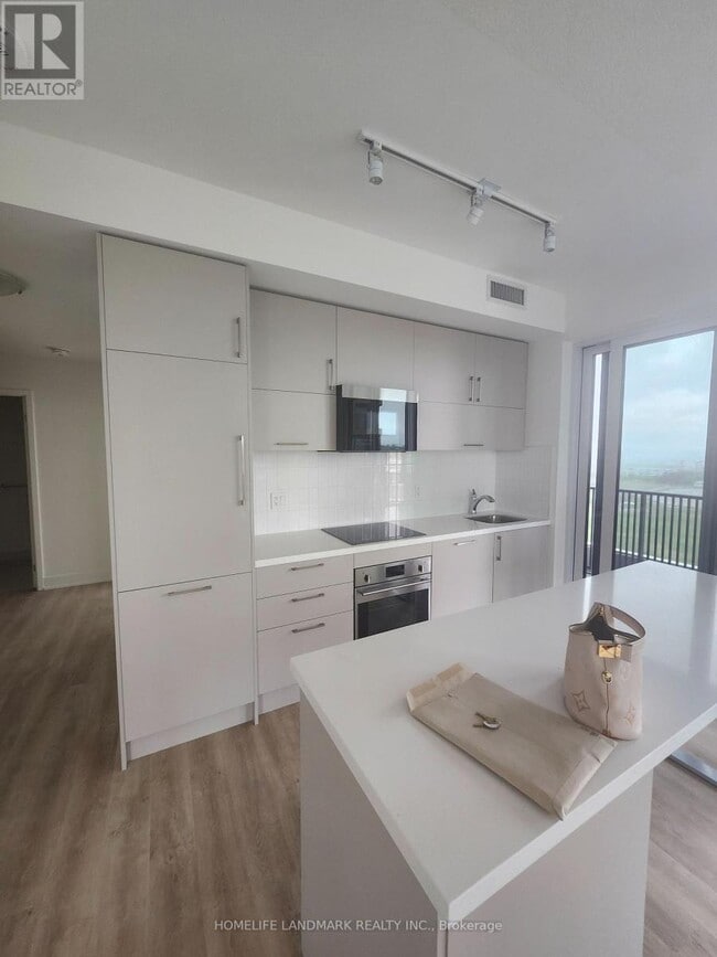 Building Photo - 56 Andre de Grasse St