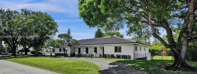 Foto del edificio - 7941 SW 143rd St