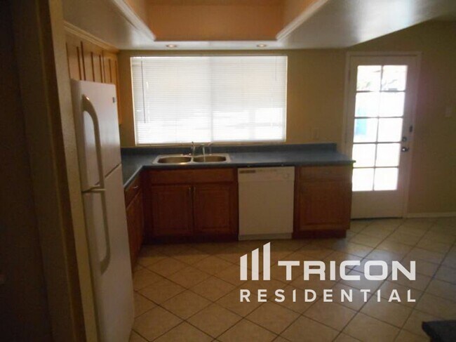 Foto del edificio - 712 W Gary Dr