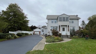 18 Coe Ln