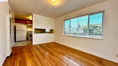 Building Photo - 1180 Bayview Ave