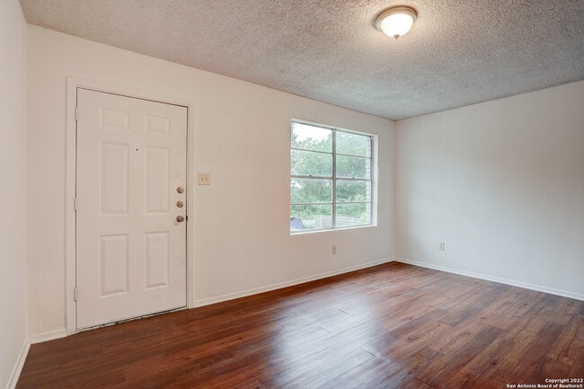 Building Photo - 724 Old Martindale Rd