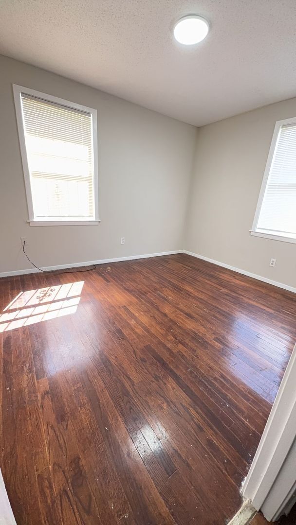 Building Photo - Charming 1 Bed / 1 Bath Home – Open To Section 8