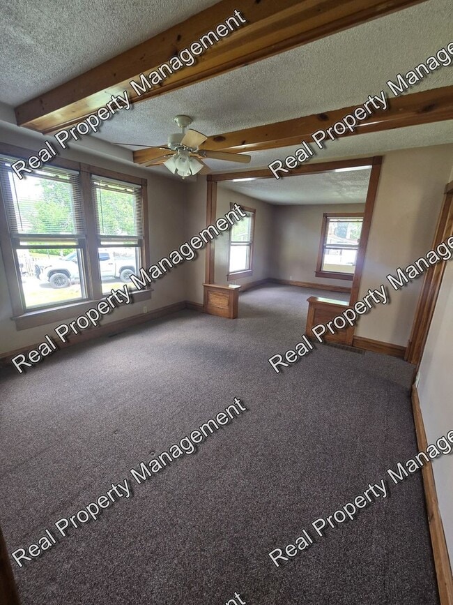 Building Photo - Fantastic 1 Bedroom Apartment