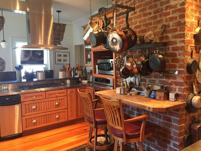 Kitchen - 528 Woods Ave SW