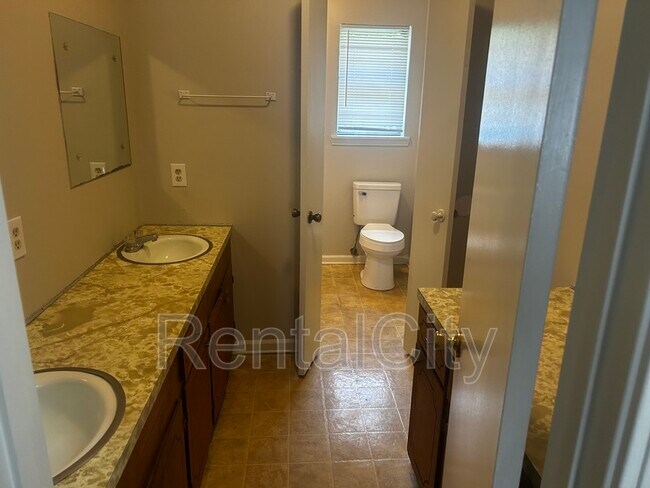 Foto del edificio - 1103 Berrywood Ave