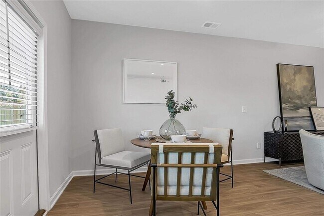 Foto del edificio - 10 American Ave