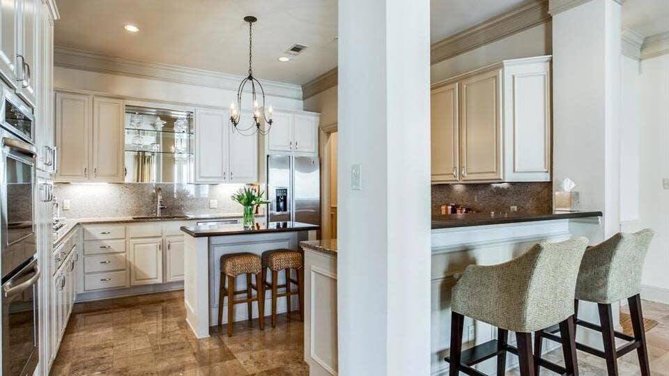 Primary Photo - 2848 Woodside-6111