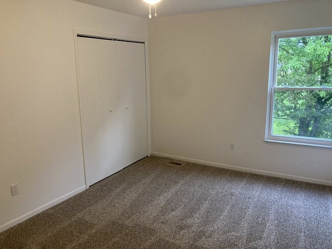 Building Photo - 11975 Hall Rd