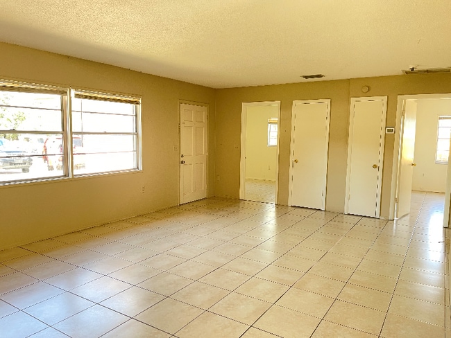 Building Photo - 4235 S Beneva Rd